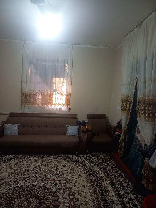 Мирмиронда ховли сотилади 6 сотих, 6 хона, газ, свет, сув. 45 000 &&