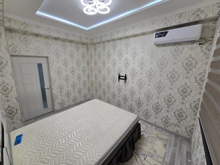 Продаю 1 комнатную квартиру Янгихает метро Узгариш