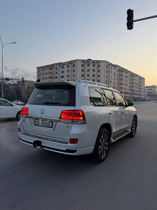 Toyota Land Cruiser 200