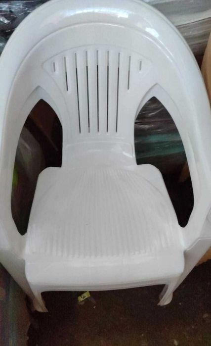 Стул пластиковый