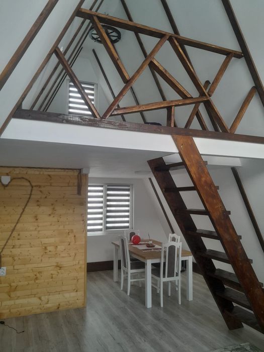 Cabană A-frame cu ciubăr de inchiriat
