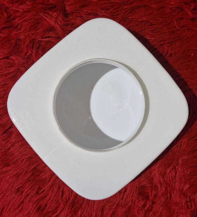 Бяла стъклена плафониера