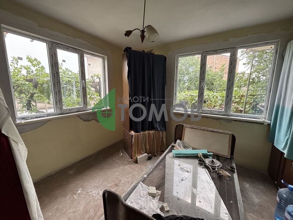 Двуетажна къща на плоча в кв. Самара 1