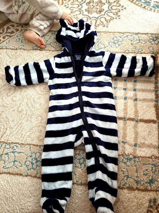 Продам детские комбинезоны, одежду