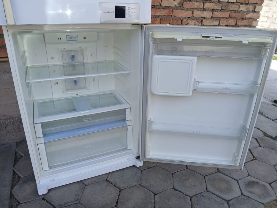 Холодильник LG  в хорошем состоянии