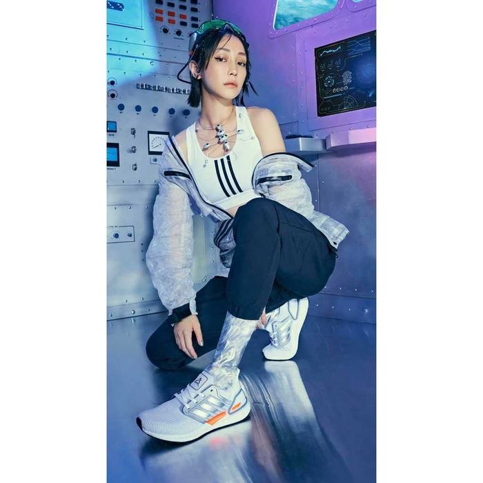 Дамски обувки ADIDAS ULTRABOOST 20 NASA  размери 36 - 38 2/3