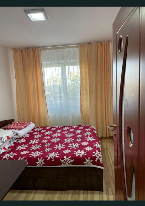 Închiriez apartament 3 camere