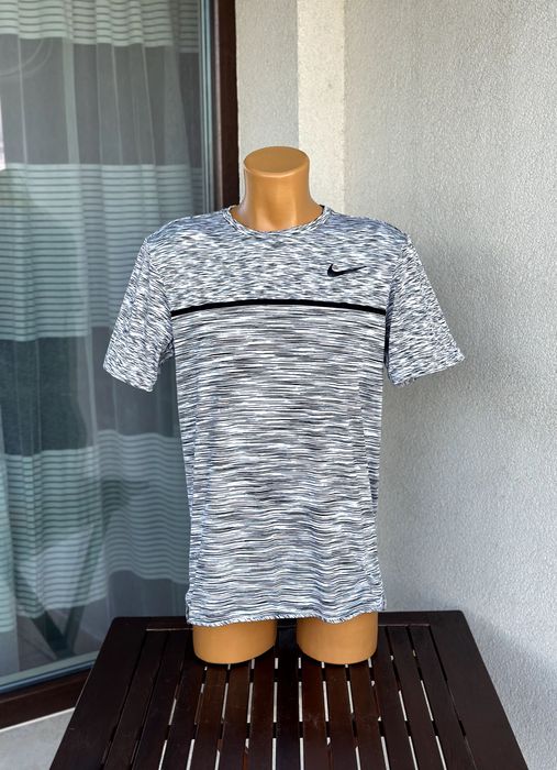 Мъжка спортна тениска Nike Court (Dri-Fit) - размер М, Отлично състояние