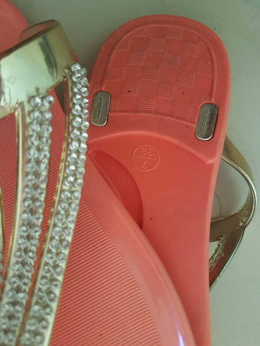 Дамски спортни обувки и чехли размер 38