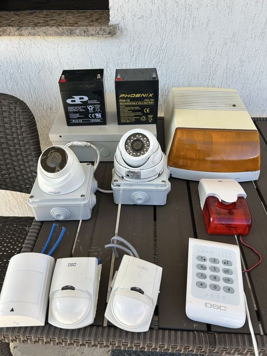 Sistem alarma cu 2 camere si 3 senzori interior