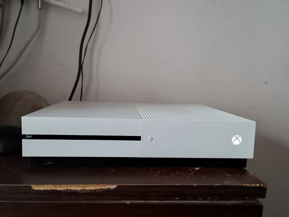 Vând Xbox one s impecabil