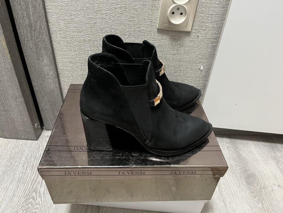 Продам ботильоны женские