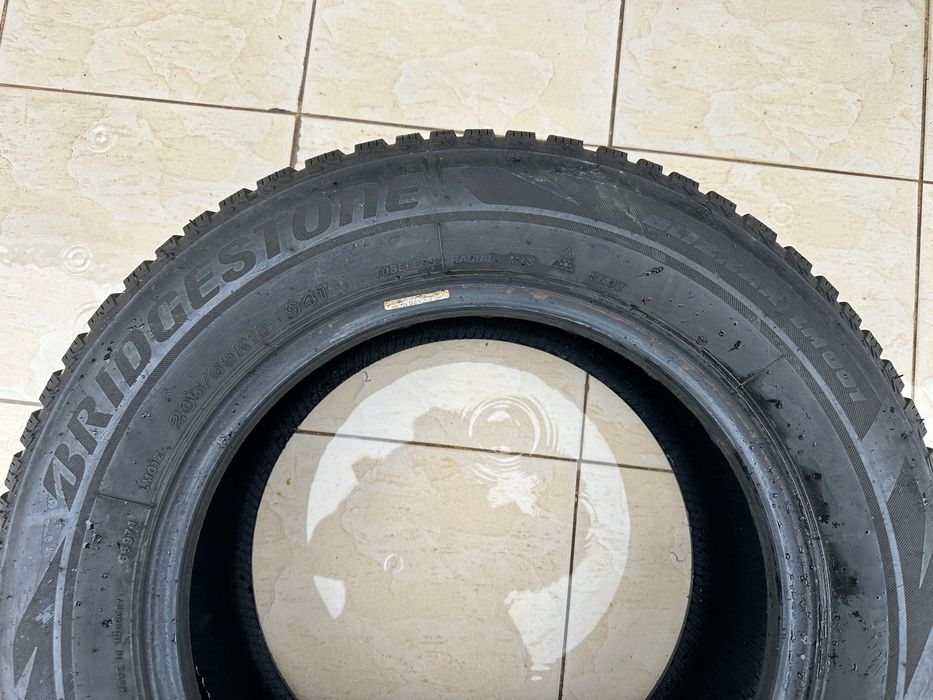 Гуми зимни гума 205/65/15” BRIDGESTONE BLIZZAK LM 001