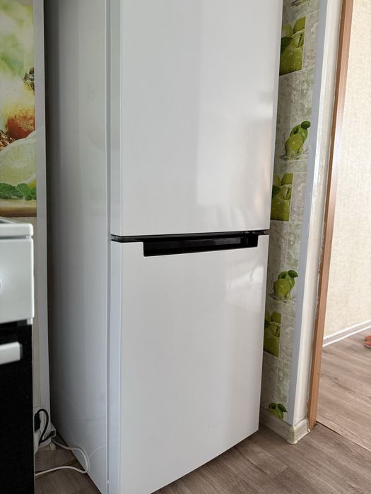 Холодильник Indesit