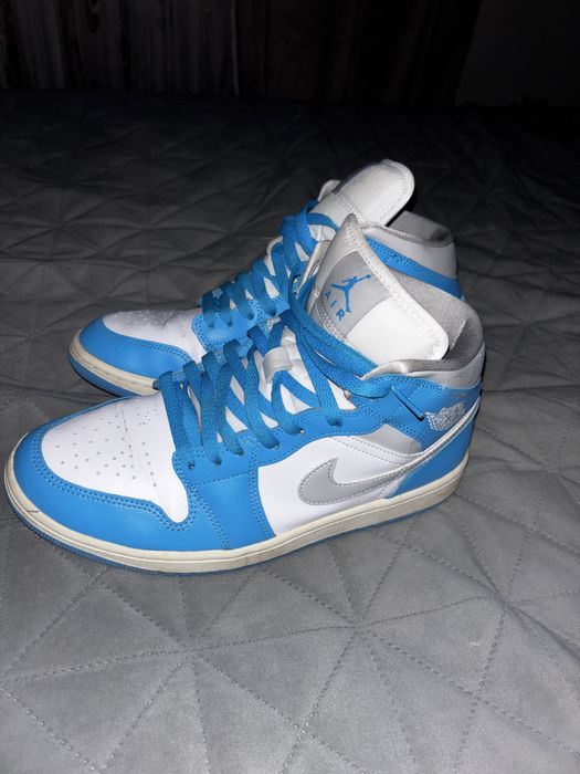 Jordan 1 mid blue