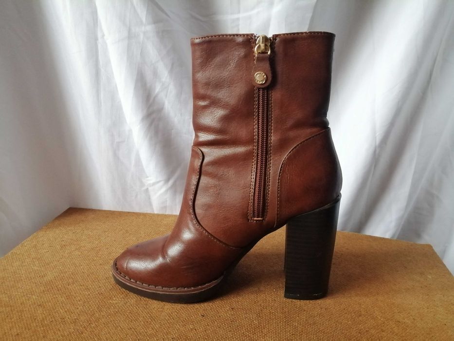 №36 Bata дамски боти естествена кожа