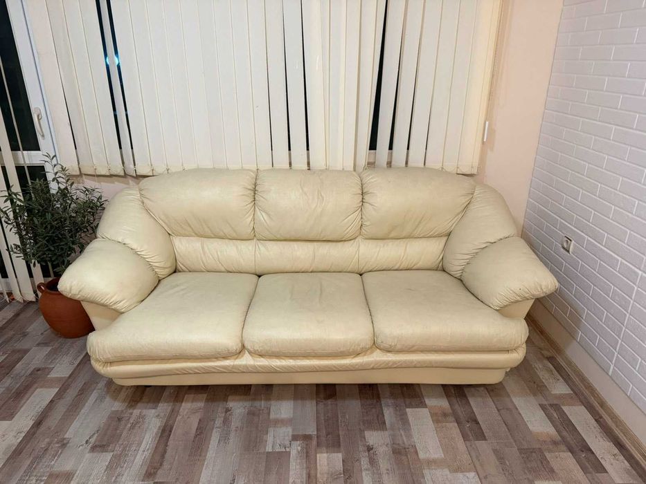 Кожен разтегателен диван