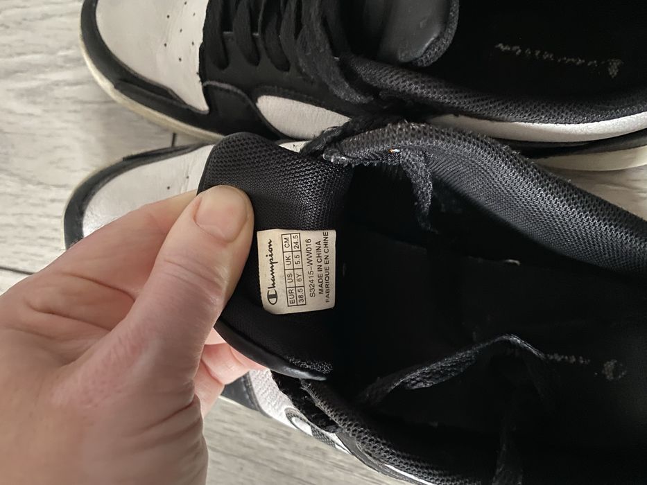 Adidasi albi cu negru