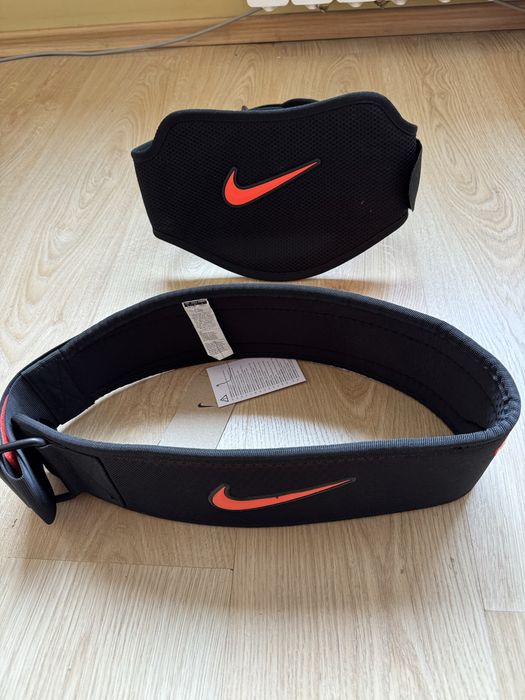 Nike черни колани за силови тренировки Nike Strength Training Belt 2.0