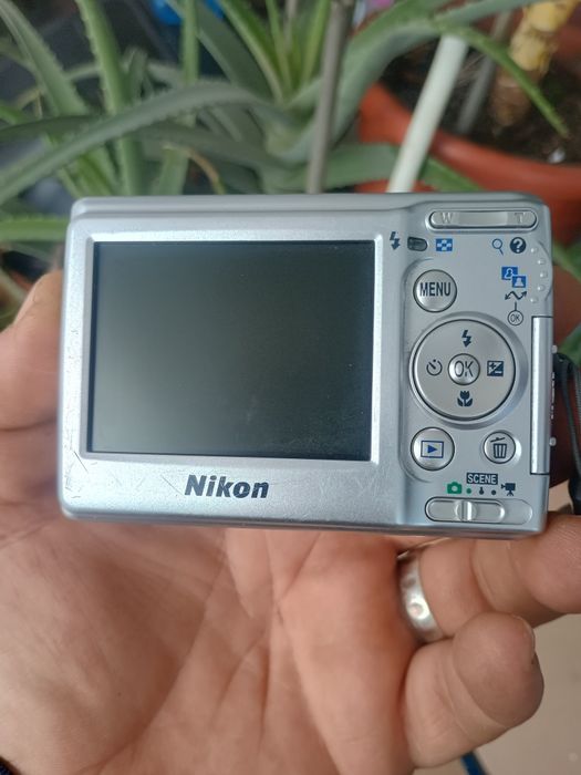 Aparat Foto Digital Nikon Coolpix L11 – 6.0 MP – Aspect Vintage / Cole