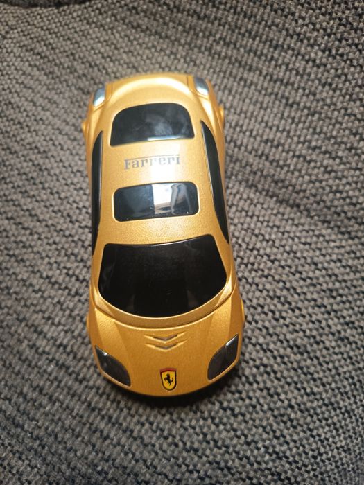 Vând telefon Ferrari