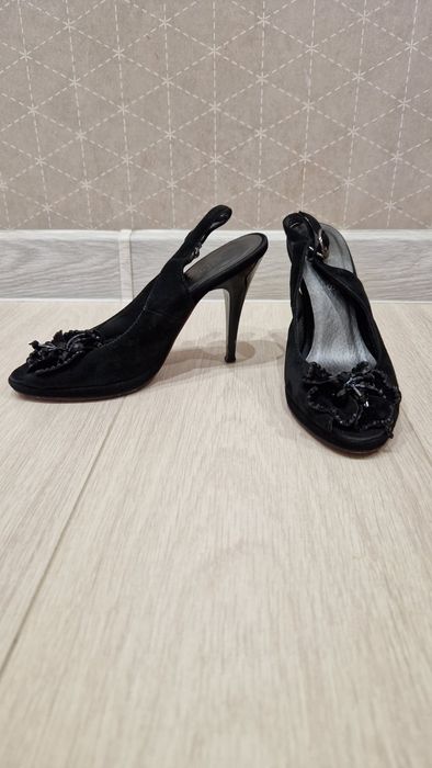 Классические черные босоножки