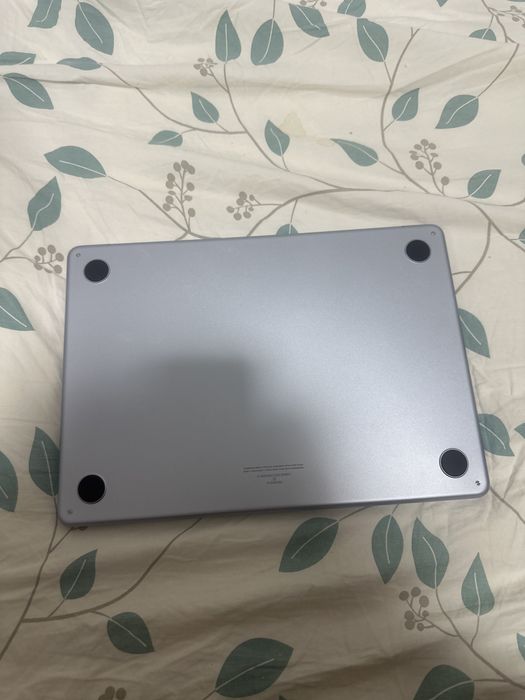 Продам macbook air 13 m4 16/512