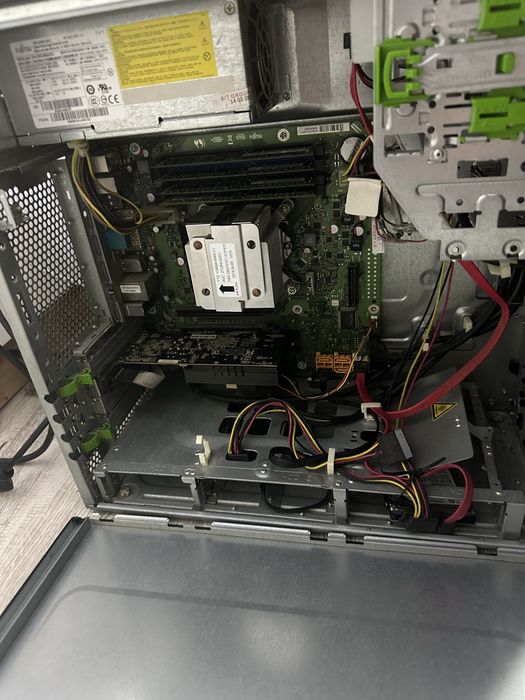 PC Fujitsu foarte rapid – i5, 10GB RAM, SSD+HDD + Monitor Cadou!