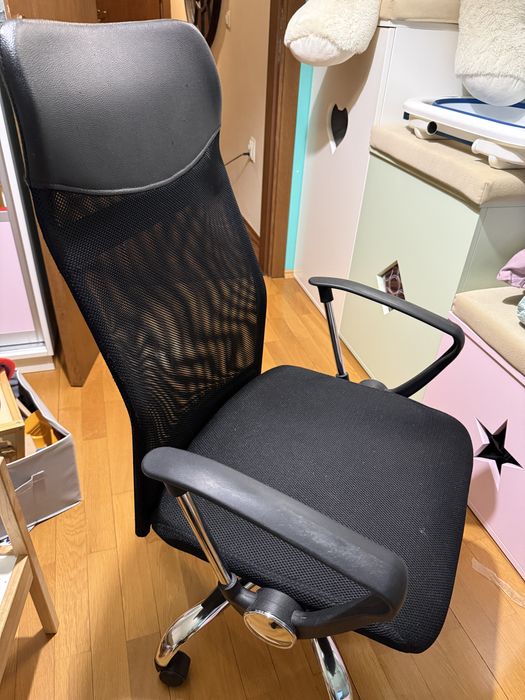 Офис стол с метална стойка