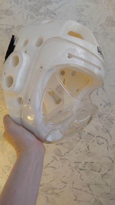 Продам шлем для каратэ