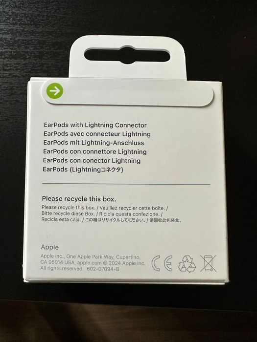 Apple EarPods Lightning Connector.