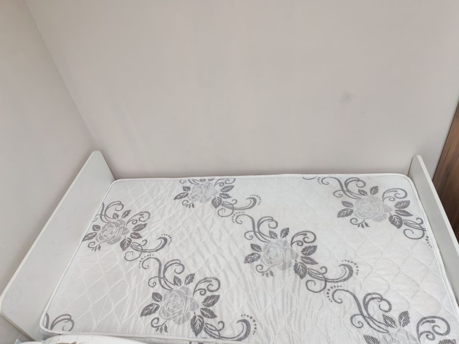 Продам детскую кроватку 90/160