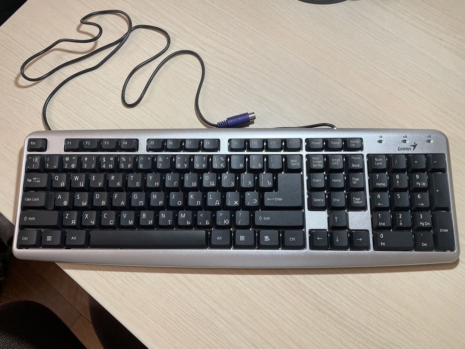 Продам клавиатуру Genius