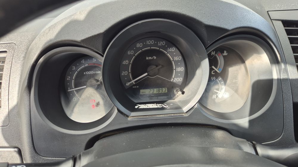 Toyota Hilux 2.5 D-4D Extra Cab – 2010 – 120 CP