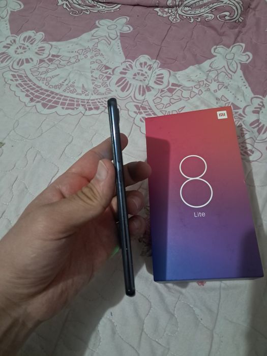 Xiaomi MI 8 Lite 6/128GB Black Karobka Flagman Holati Yaxshi Otlichni