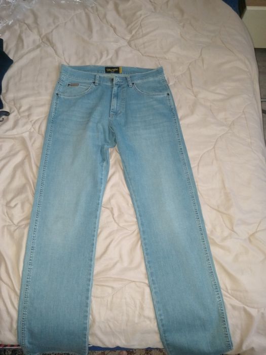 Джинсы Wrangler.