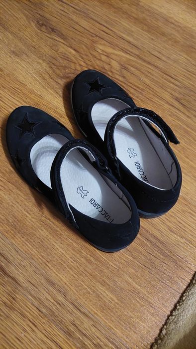 Продаю туфли школьные