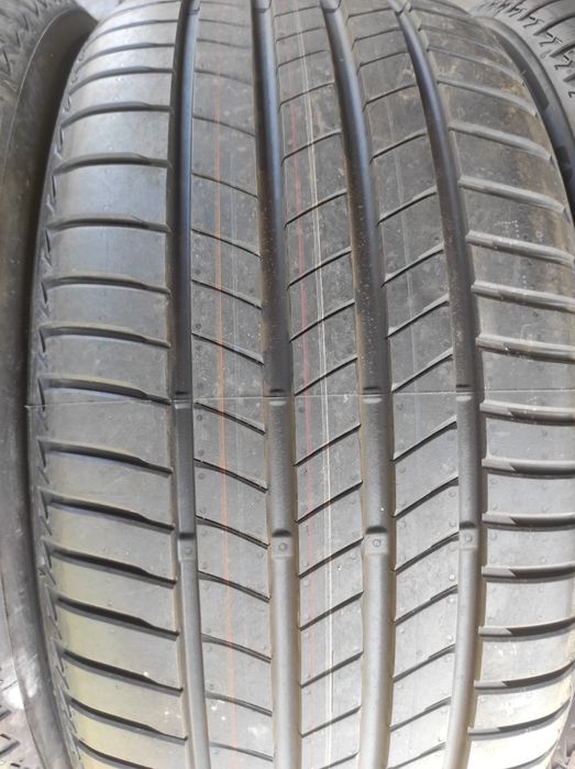 245/40/19 Bridgestone 4бр. Нови