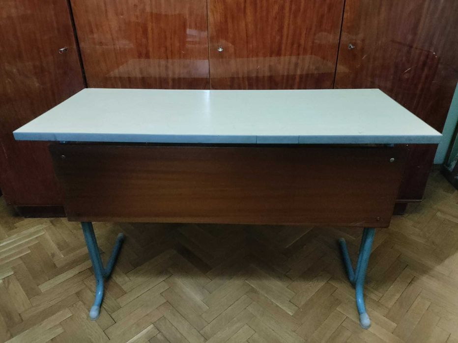 Ученически чин от времето на соца, двуместен