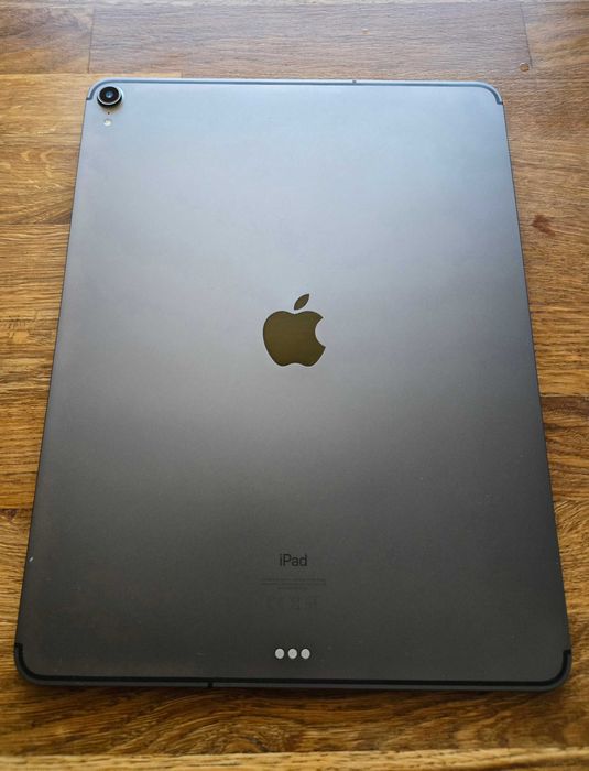 iPad Pro 12.9-inch (3rd generation) + Apple Pen + калъф - като нов