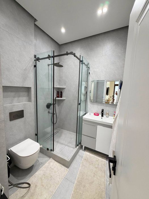Продается 2 комнатная ЖК ROYAL HOUSE/ 3 окна/ 47м2+балкон