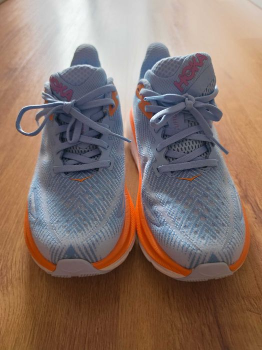 Маратонки Hoka. Носени.