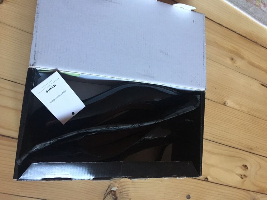 нови черни остри лачени обувки Mango, 38 номер