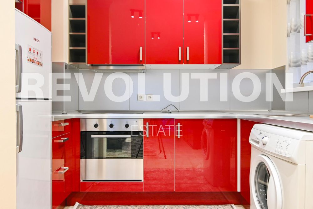 Дава се под наем Тристаен апартамент в София, Хладилника - 96 кв.м за 900 € - Снимка #5