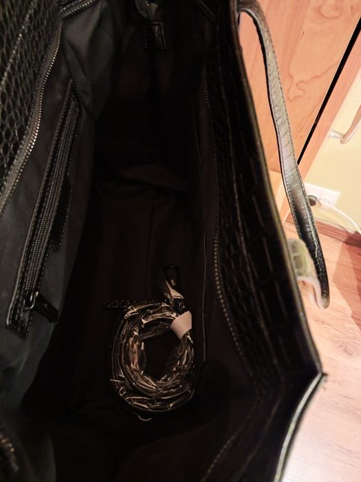 Черна дамска чанта .