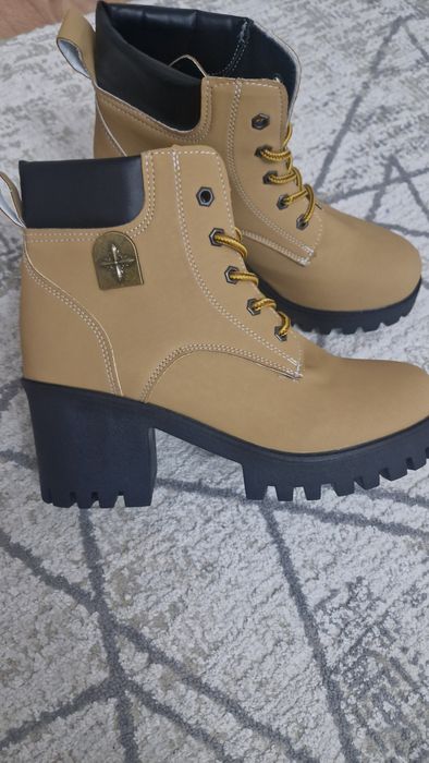 Продам весенние ботиночки