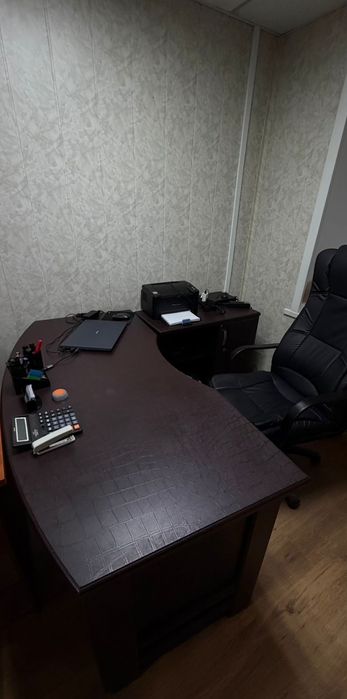 Стол офисный ,шкаф