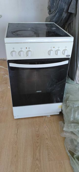 Италианска готварска печка Zanussi + IKEA абсорбатор керамичен плот, Quick 4 котлона, вентилаторна фурна