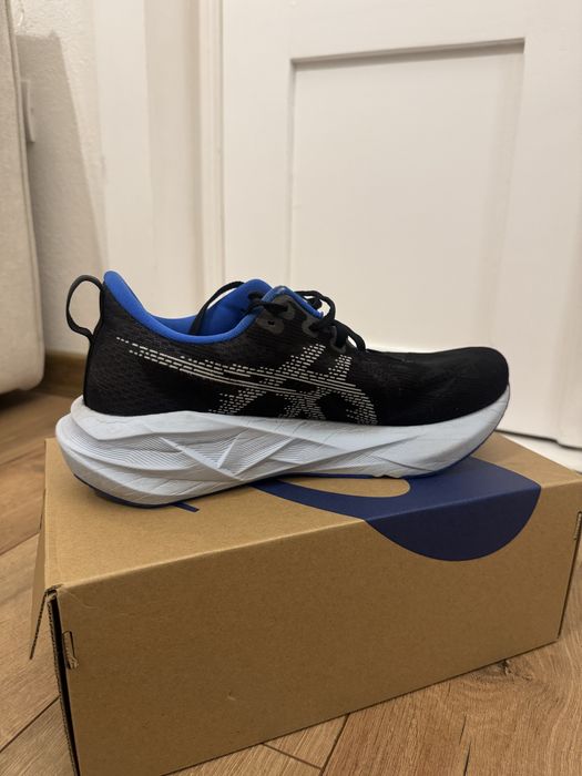 Vând Asics Novablast 5