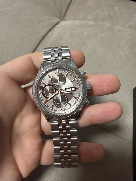Часовник Raymond Weil